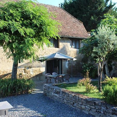 A La Croisee Des Vallees Bed & Breakfast Figeac Exterior photo