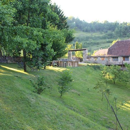 A La Croisee Des Vallees Bed & Breakfast Figeac Exterior photo