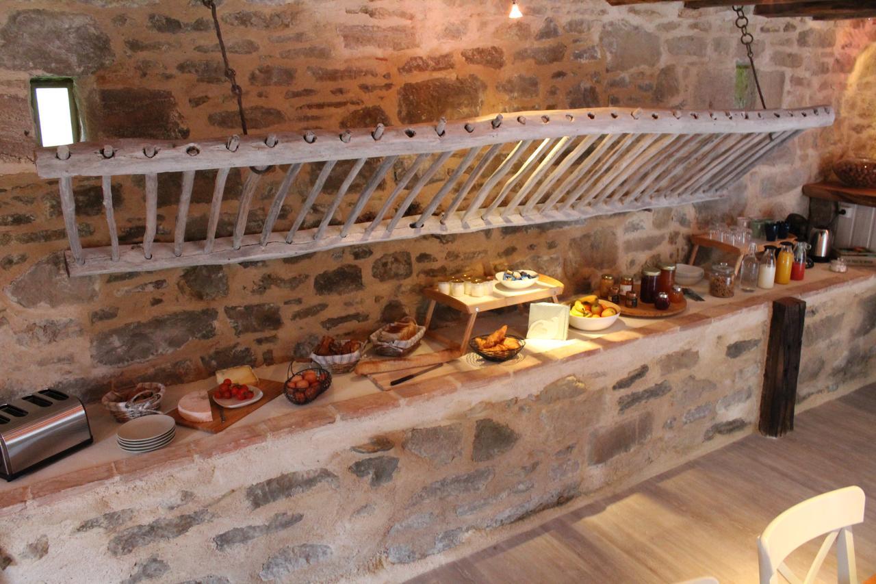 A La Croisee Des Vallees Bed & Breakfast Figeac Exterior photo